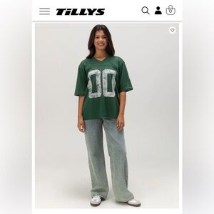 Tilly's Green Graphic Top size large, jersey material